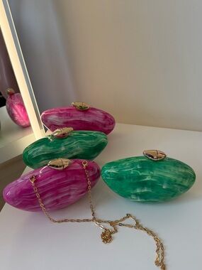 Small Green Shell-Effect Women's Clutch with Gold Hardware